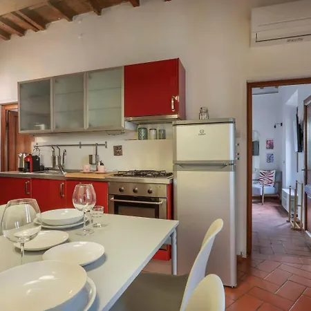 アパート Lovely Cozy Flat 2 Bedrooms フィレンツェ