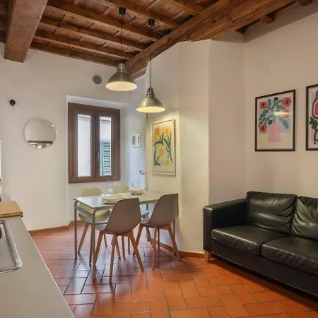 アパート Lovely Cozy Flat 2 Bedrooms フィレンツェ