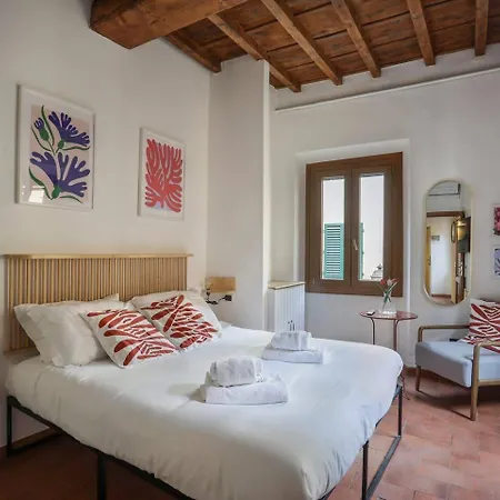 アパート Lovely Cozy Flat 2 Bedrooms フィレンツェ